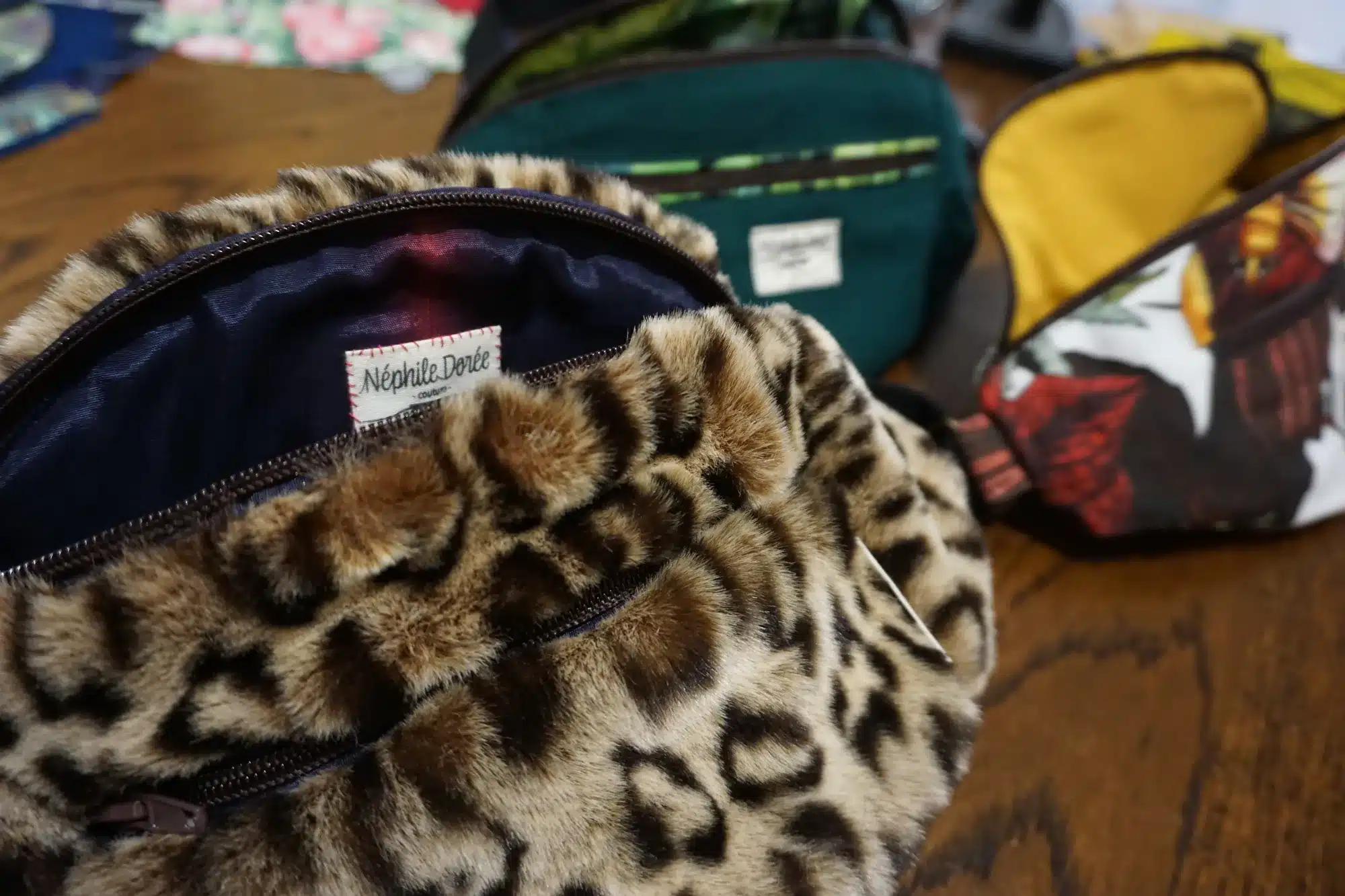 Exemple de r&eacute;alisation de couture sur mesure &agrave; Foix par N&eacute;phile Dor&eacute;e, alliant savoir-faire artisanal, &eacute;l&eacute;gance et personnalisation pour r&eacute;pondre aux besoins uniques des clients.